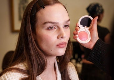 El colorete en crema que utilizan todos los maquilladores profesionales y perfecto para llevar en el bolso